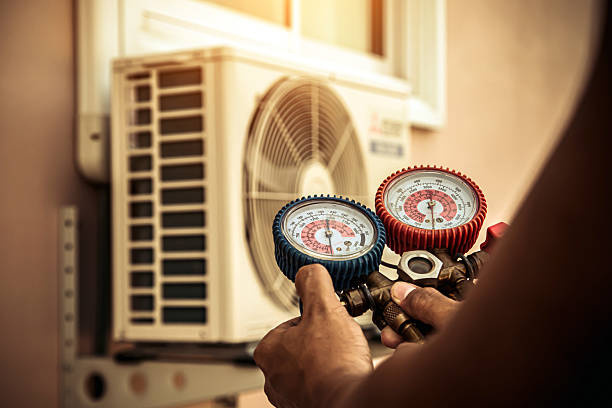 Professional Hvac technician working in North Palm Beach, FL